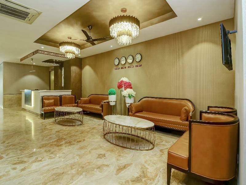 Capital O 28086 Sindhura Grand Hotel Hyderabad Exterior photo
