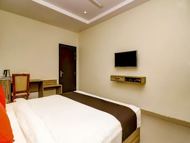 Capital O 28086 Sindhura Grand Hotel Hyderabad Exterior photo